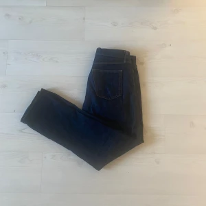 SELVEDGE JEANS - Uniqlo selvedge jeans i rak modell | Storlek: 33/32  - Skicket är bra - Mitt pris: 199 Nypris: Ca 900   Hör gärna av dig om du har några frågor.//AU_Archive