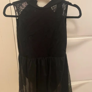 Slow solo dräkt utan strass. - Strl 150-160, 250kr just nu men priset kan diskuteras. 