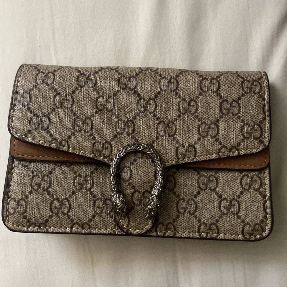 G u c c i dionysus axelremsväska