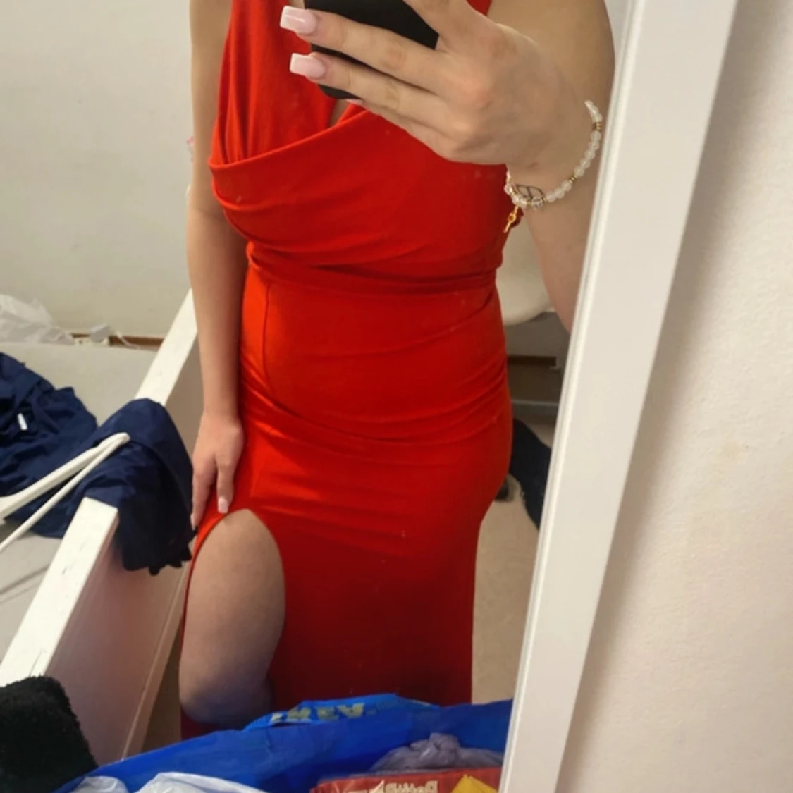 Röd klänning med slits