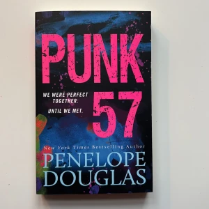 Punk 57 - Säljer boken 'Punk 57' av Penelope Douglas. Engelsk bok 💞