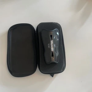 Monolit benskydd - Svarta monolit benskydd i storlek 14 cm. Använda cirka 2 månader och nypris är runt 800 kr! 