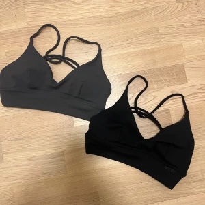 Sport bh från Aimn - Säljer två sport bh från Aimn, storlek xs, passar S. Endast tvättade en gång 🌸