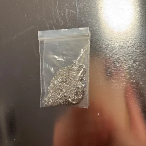 Silverfärgad kedja - Kedja och mer för att göra egna smycken 