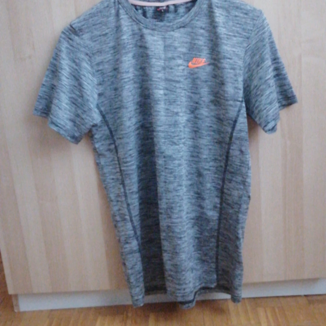 Gråmelerad t-shirt från Nike