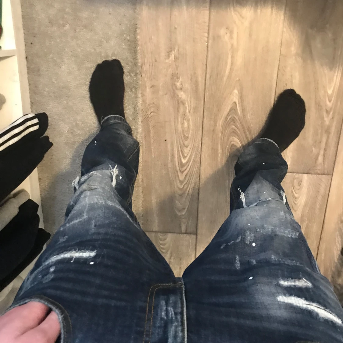 Blå jeans med slitningar från Suply demand - 3