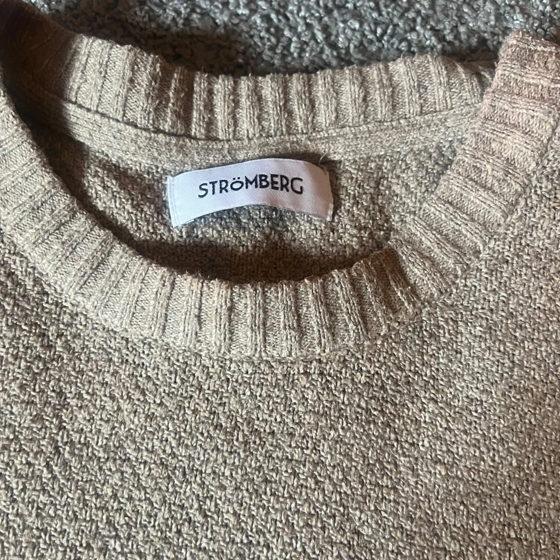 Beige tröja från Strömberg - 1