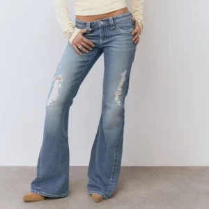 Lowrise bootcut jeans - Säljer på mina oandvända gina jeans från deras nya Young 14+ kollektion. Beställde både S och M men ingen passa säljer därför båda.💕💗Pris kan diskuteras!
