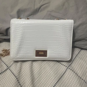 Vit väska - Vit väska i ny skick