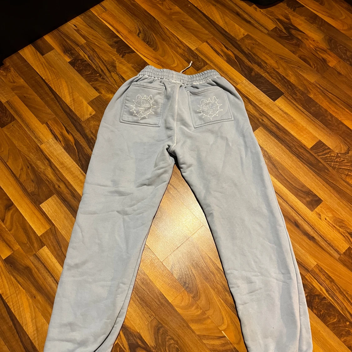 Ljusblåa seams mjukisar - 1