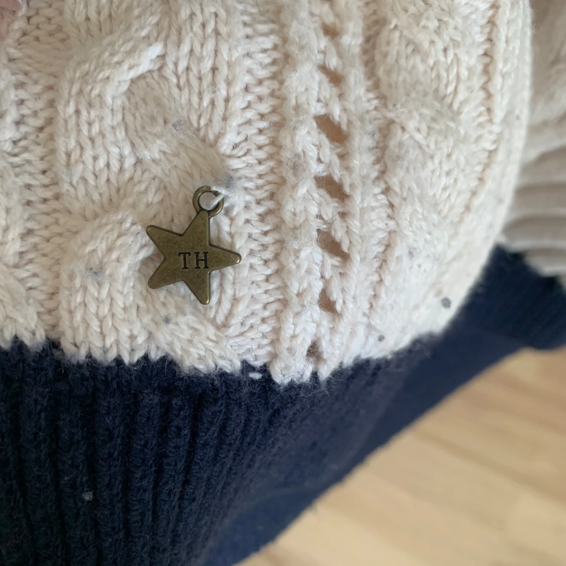 Randig stickad tröja från Tommy Hilfiger - 2