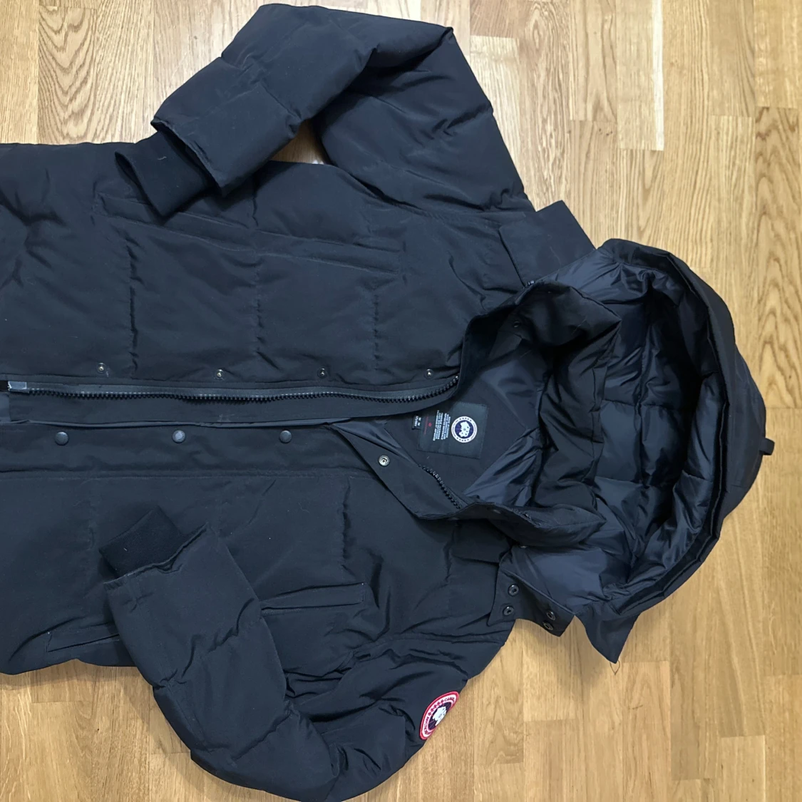 Svart dunjacka från Canada Goose