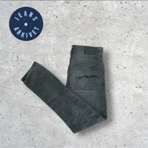 Nudie jeans  - Sköna nudie jeans med snygg färg och passform. Modellen på bilden är 183cm. Skriv vid funderingar 💬