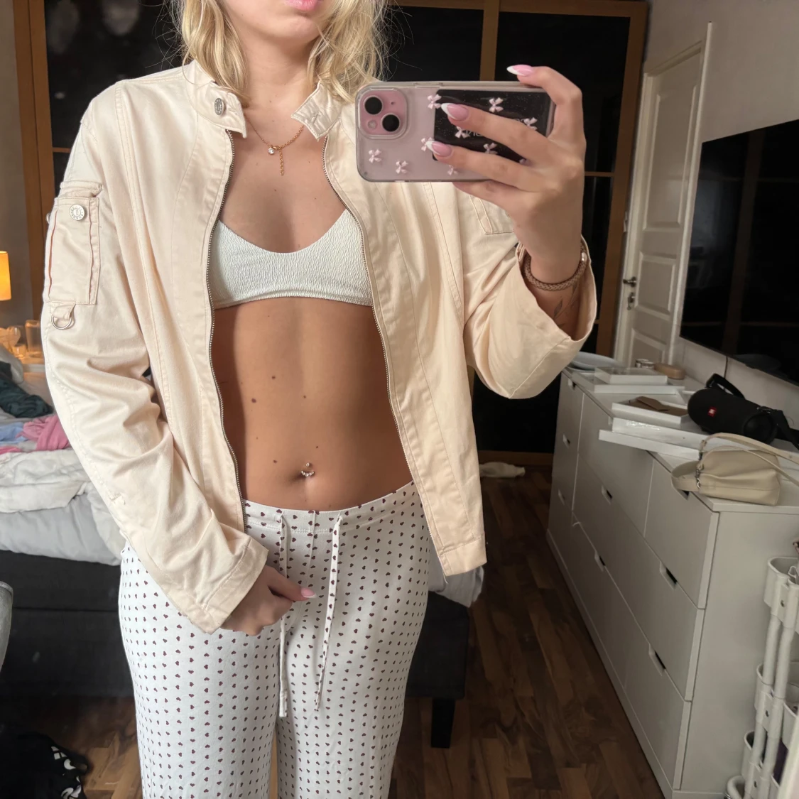 Beige jacka med dragkedja