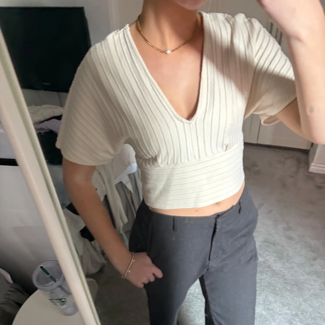 Creme Vit ribbad croppad topp - 1