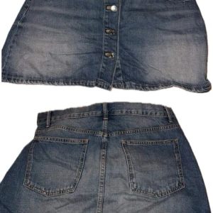 Jeanskjol från Zara - Snygg jeanskjol från Zara med knappar framtill. Kjolen har en bekväm passform och är lätt att matcha till våren/sommaren🤩💕