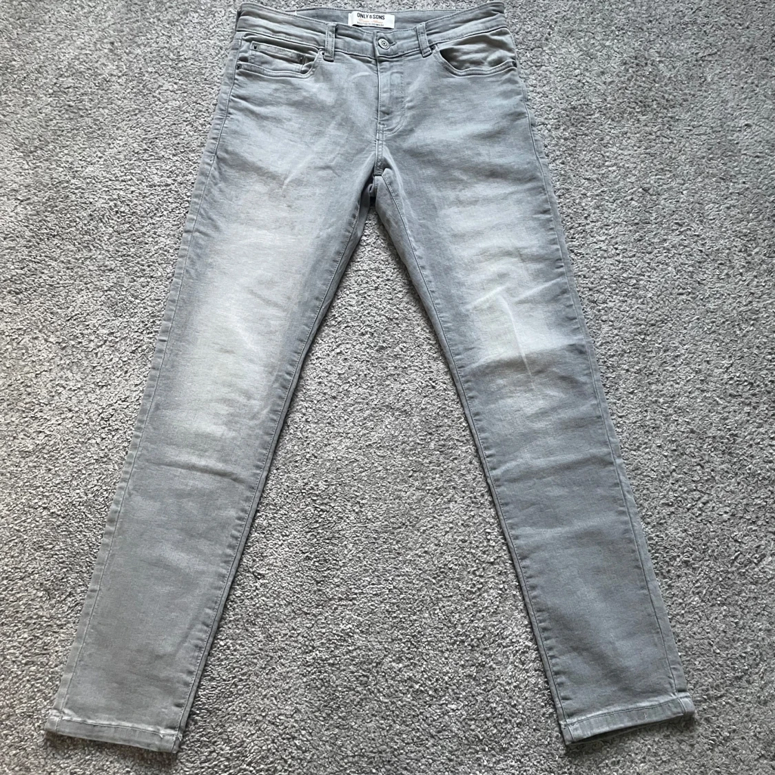 Grå slim jeans från Only & Sons