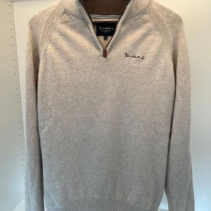 Bondelid tröja  - Säljer denna bondelid half zip i bra skick och storlek L