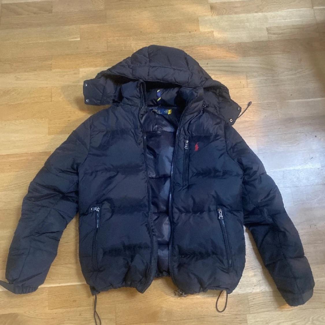 Svart dunjacka från Ralph Lauren