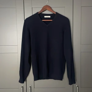 Cashmere tröja - Cashmere tröja från cashmere, jätte fint skick med pytte deffekter 