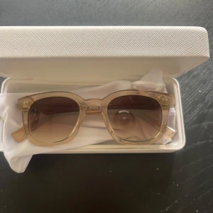Beige solglasögon från CHIMI - Snygga solglasögon från CHIMI i en beige färg. 🥰