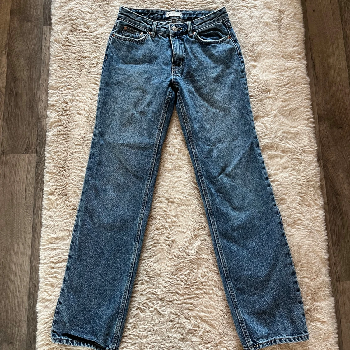 Blå straight jeans