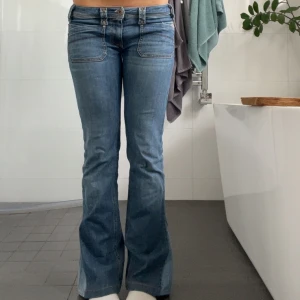 Diesel Jeans - Säljer mina diesel jeans då de inte kommer till användning längre. Köpte på plick men sydde om till bootcut, de är även lågmidjade. Storlek: 27/34 men de passar mig perfekt i längd som är 163, Peis kan diskuteras!🤍