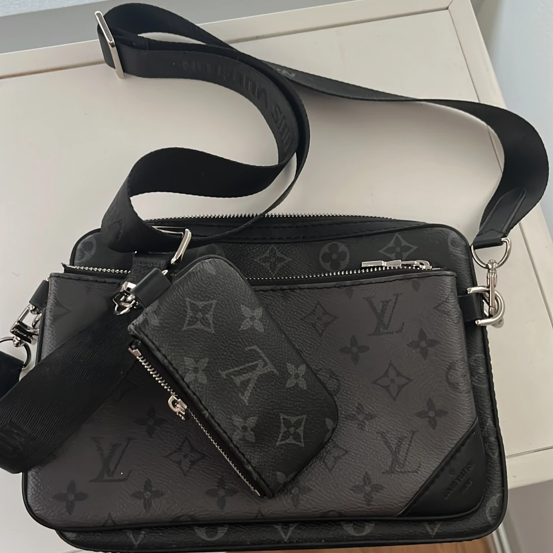 Svart Lv med monogram - 1