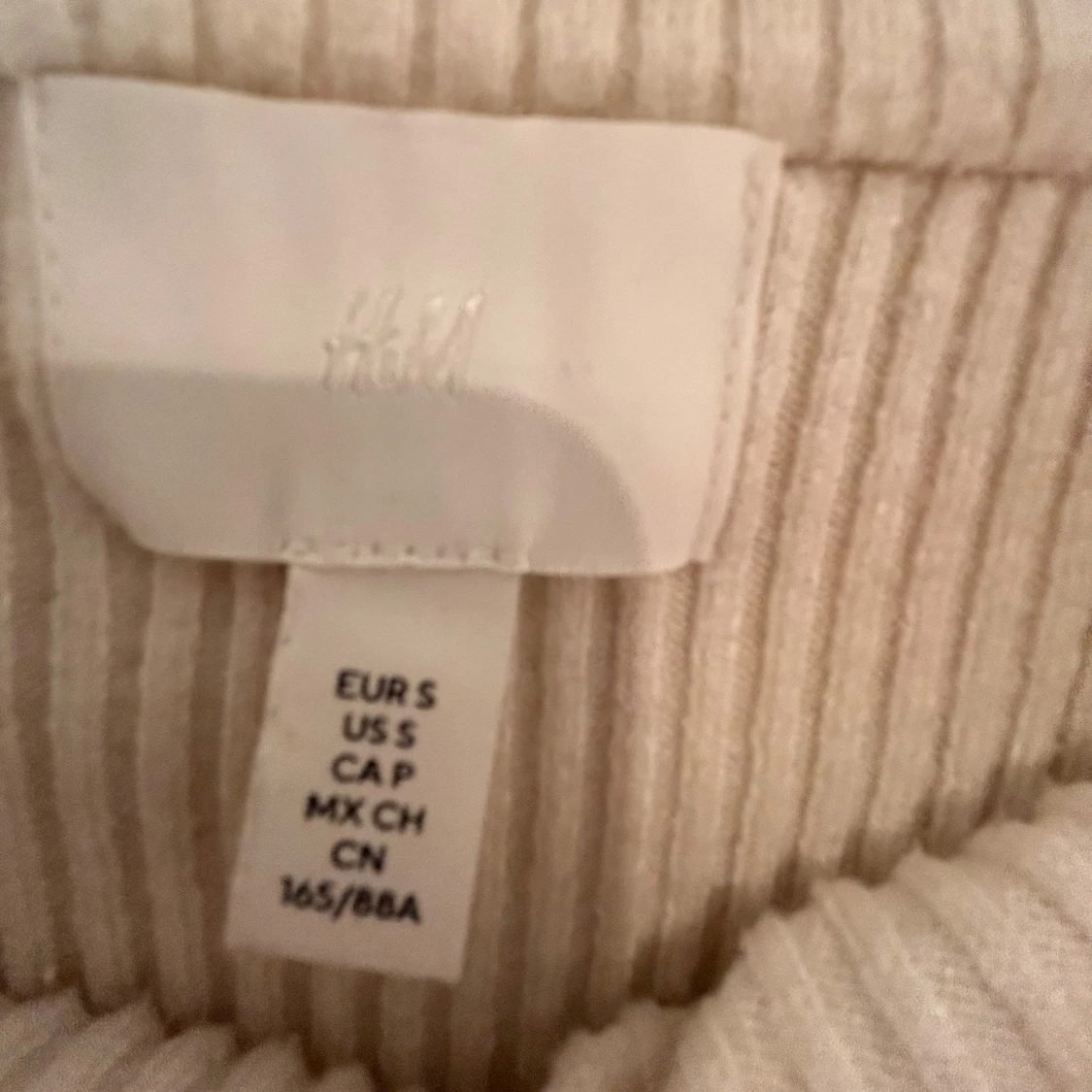 Vit ribbad offshoulder tröja från H&M💞 - 2