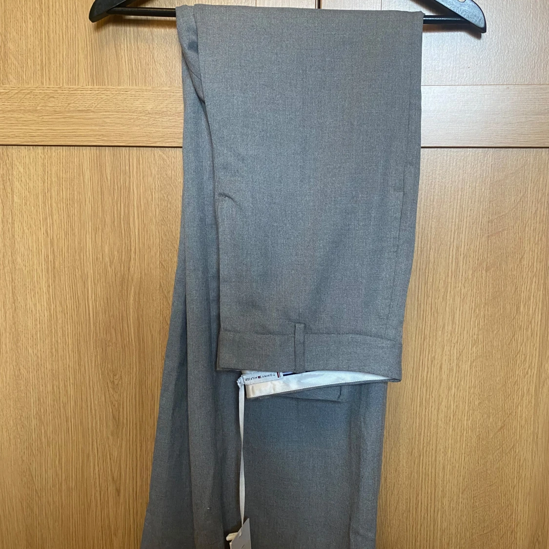 Grå kostymbyxor från Tommy Hilfiger - 1