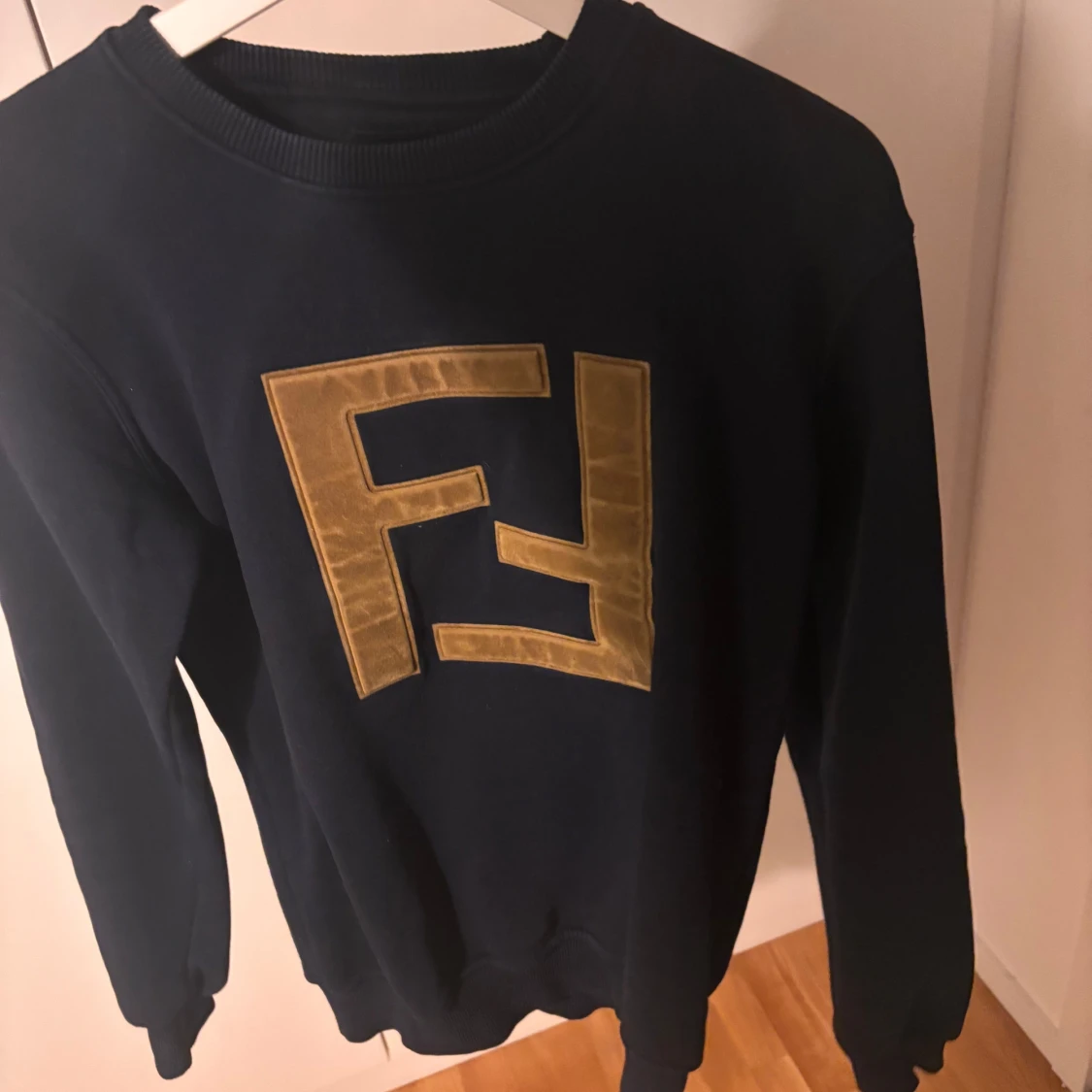 Mörkblå tröja från Fendi - 1