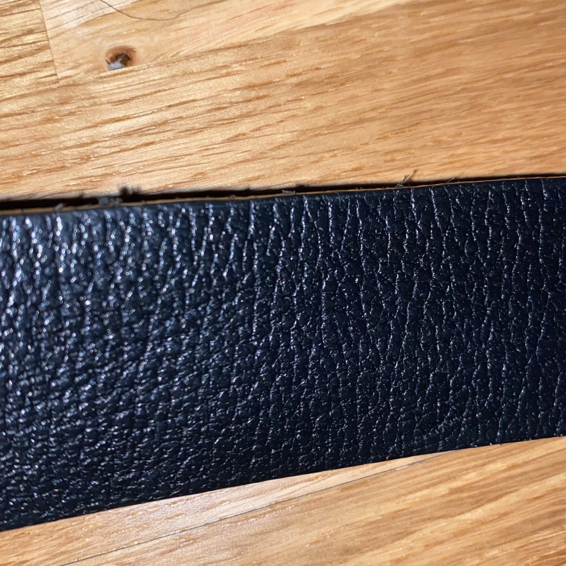 Svart skärp med H-spänne - 1