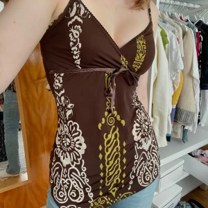 Y2K linne 🤎 - Ett y2k linne perfekt för sommaren 😍Är så flattering! Stl S/36 och i perfekt skick