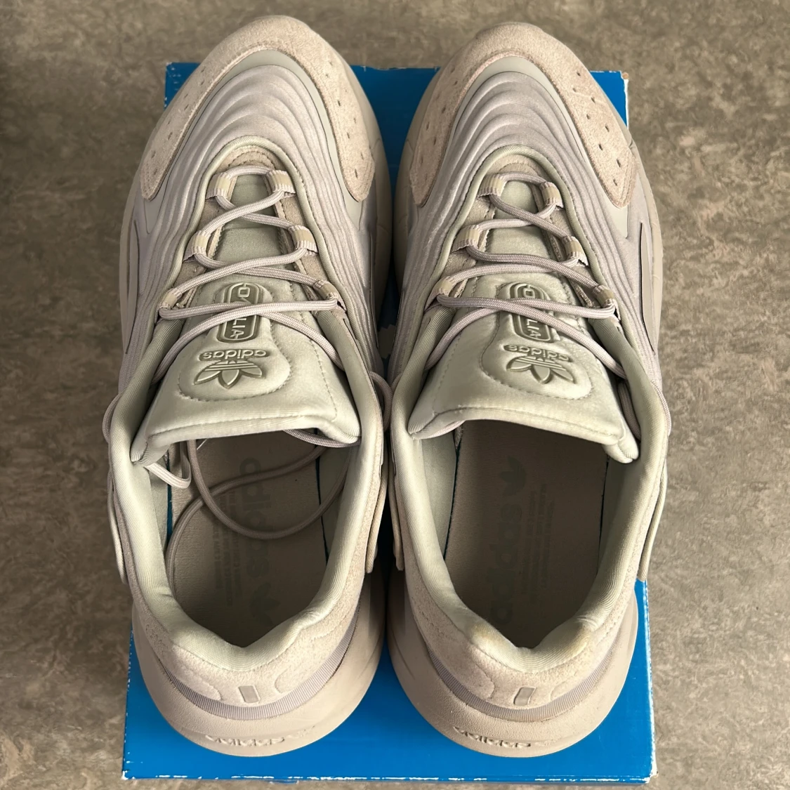 Grå Adidas Ozelia  - 3