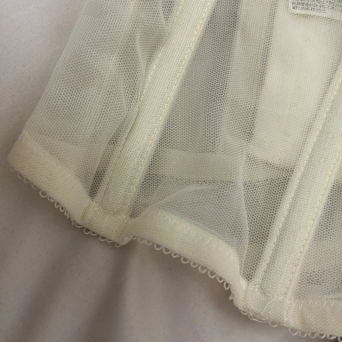 Vit korsett med meshdetaljer - 1