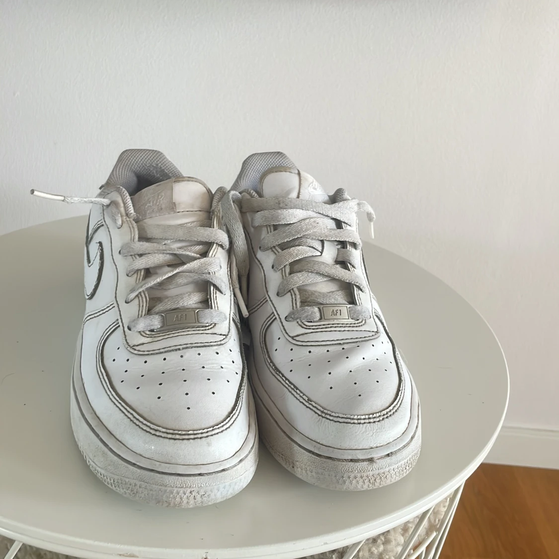 Vita Nike Air Force sneakers