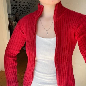 Y2k zip up - Cool zip up från Dubster i strl 152 men passar mig som är en XS. Fint skick!