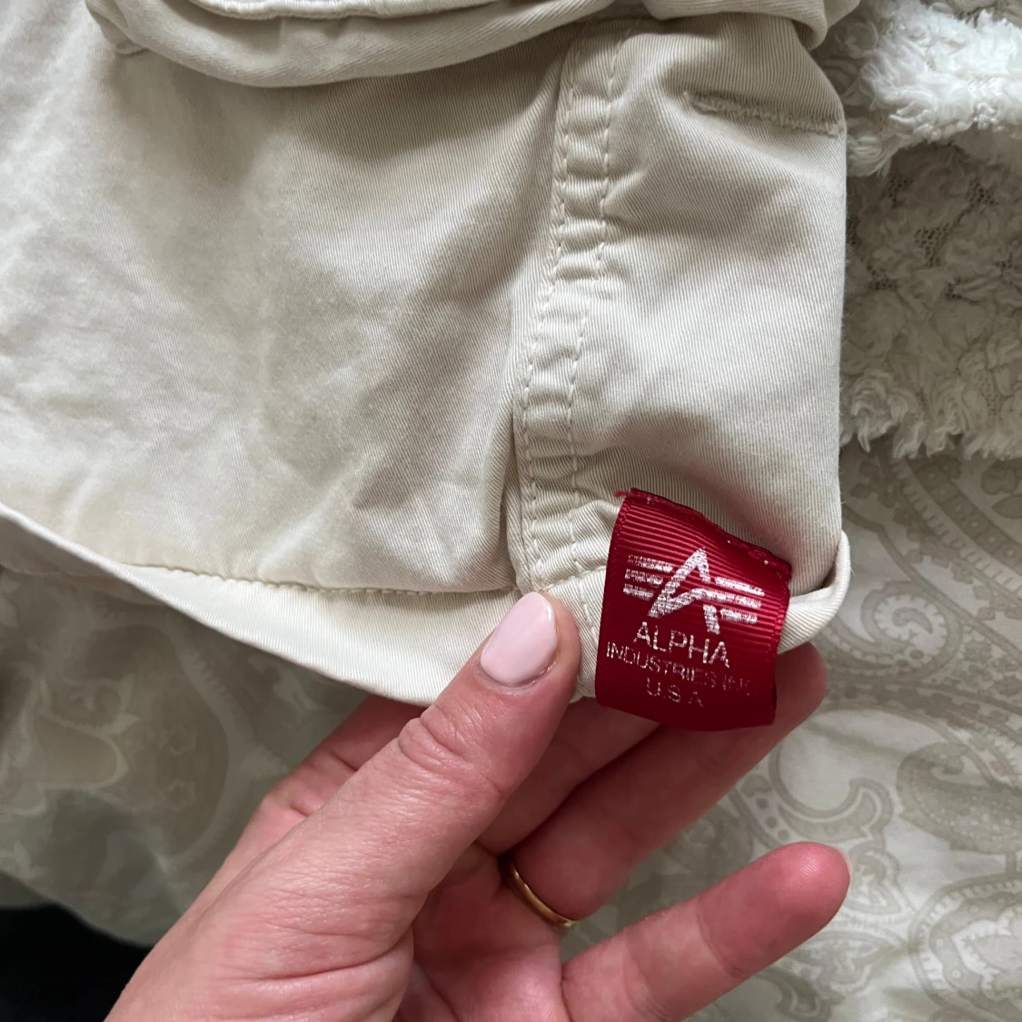 Beige cargoshorts från Alpha Industries - 2