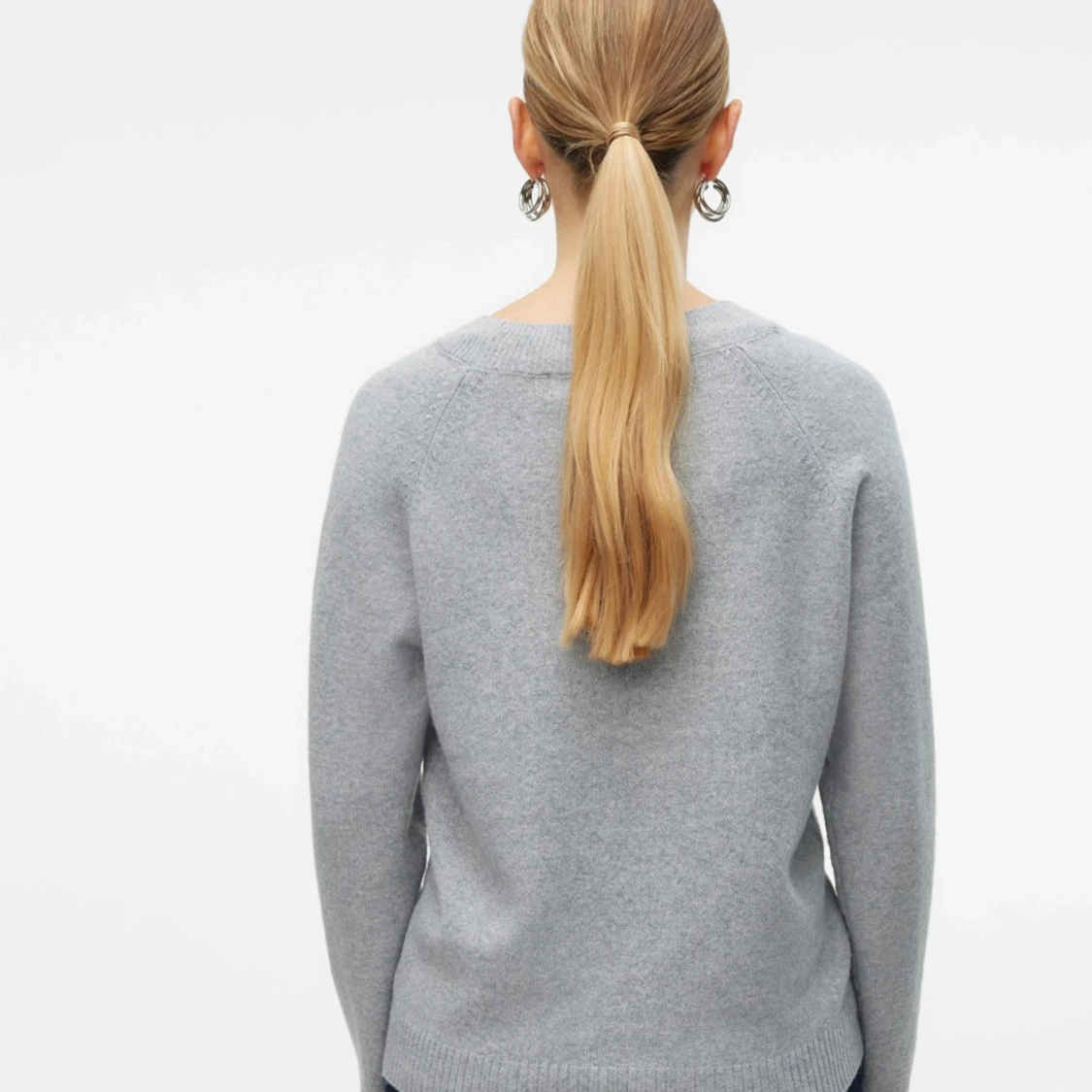 Ljusgrå stickad tröja från Vero Moda