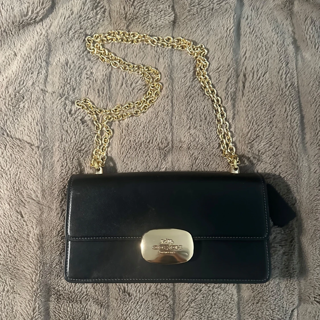 Svart axelväska från Coach i skinn