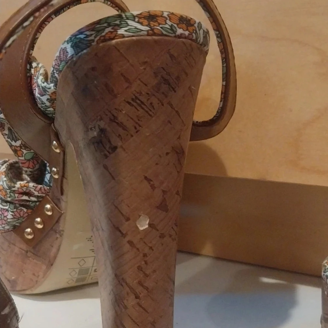 Blommiga platåsandaler från H&M - 2