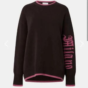 Cloeys Milano city sweater (intressekoll) - Intressekoll på min Milano city sweatshirt (väldigt fint skick)! Skriv vid intresse och prisförslag🩷🤎🩷🤎🩷[Det högsta budet hittils är 4000kr]