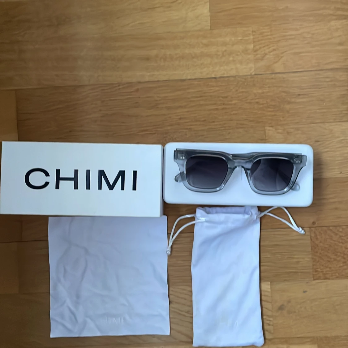 Grå transparenta CHIMI solglasögon - 4