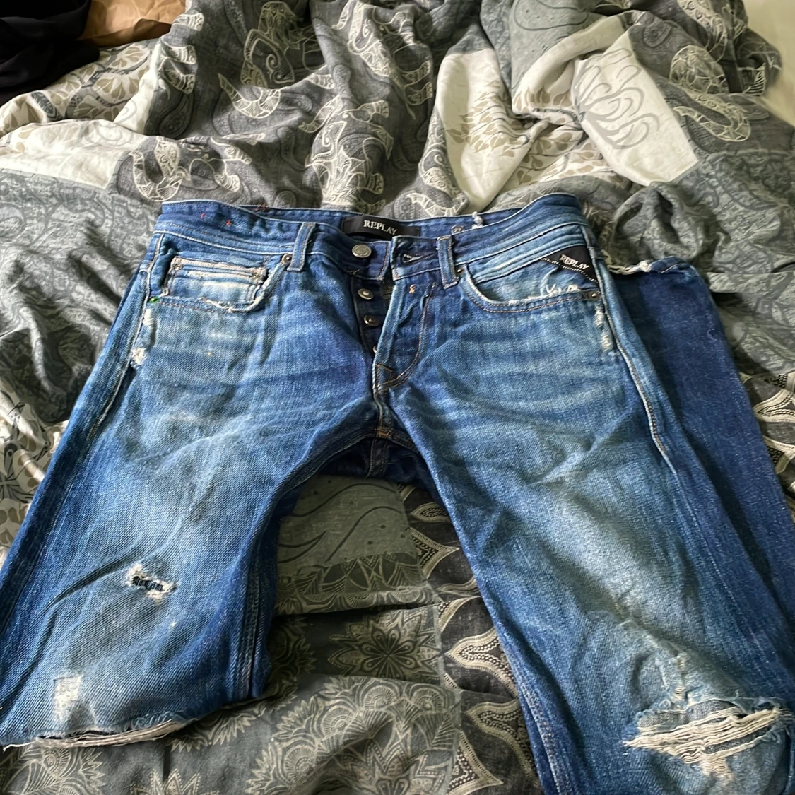 Blå slitna jeans från Replay, stl 27 - 1