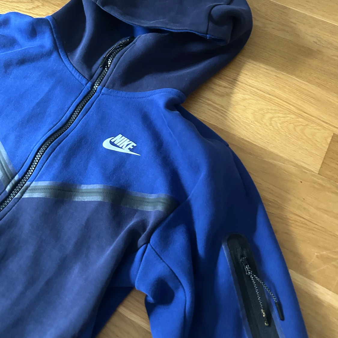 En blå nike tech skit snygg storlek S-M vuxen är inte helt säker på storlek  - 1