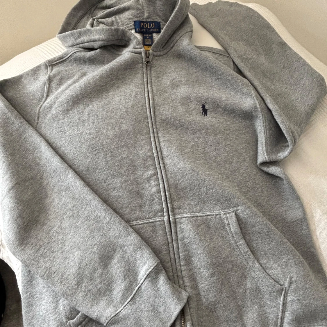 Grå hoodie från Polo Ralph Lauren - 1