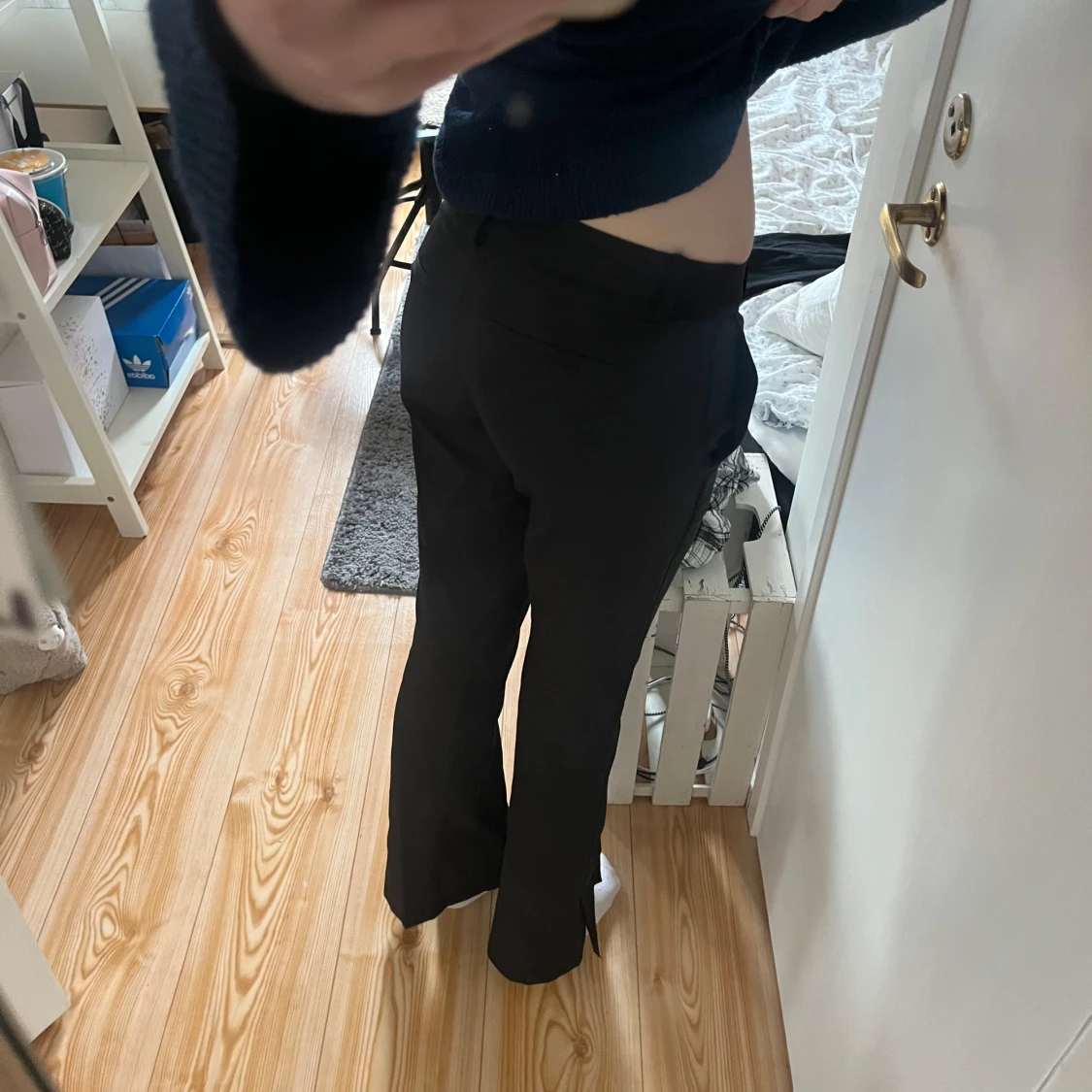 Svarta Lågmidjade kostymbyxor - 1