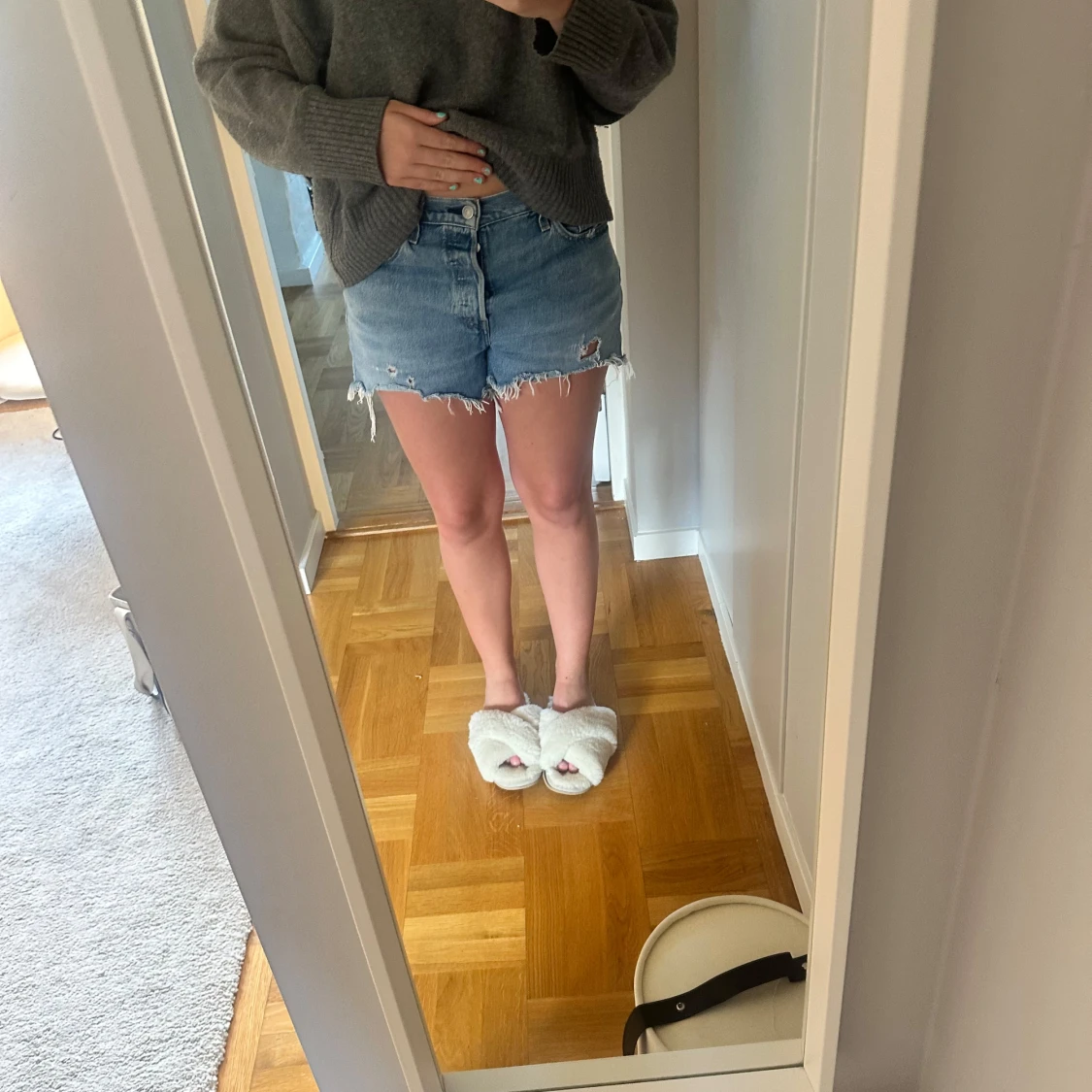 Levi's jeansshorts med slitna detaljer - 4