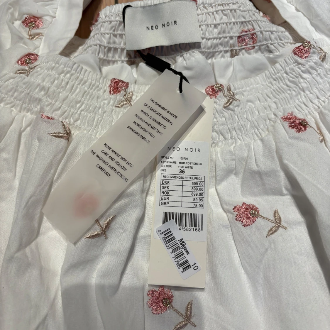 Vit blommig kortklänning Neo Noir - 1