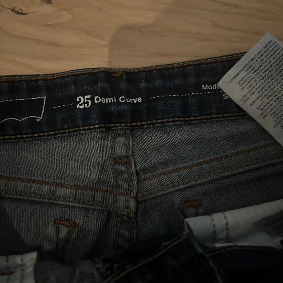 Levi's jeanskjol med rå kant - 3